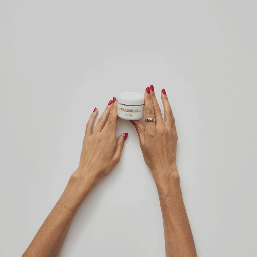 A GIF of Biologique Recherche Crème Dermopurifiante