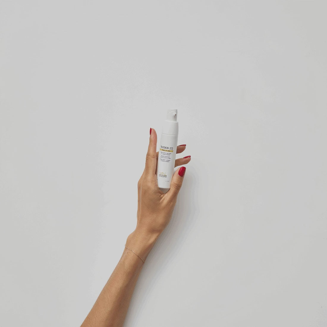 A GIF showing a bottle of Biologique Recherche Toleskin [C]