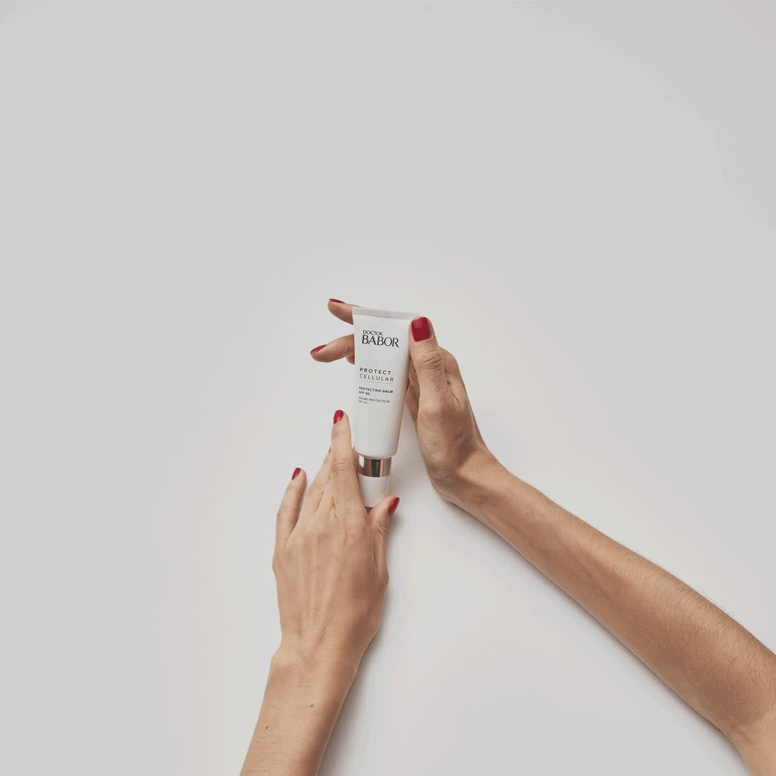 A GIF Showing a sunscreen product